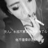 汪峰带儿子女儿看电影，一手牵一个画面温馨有爱